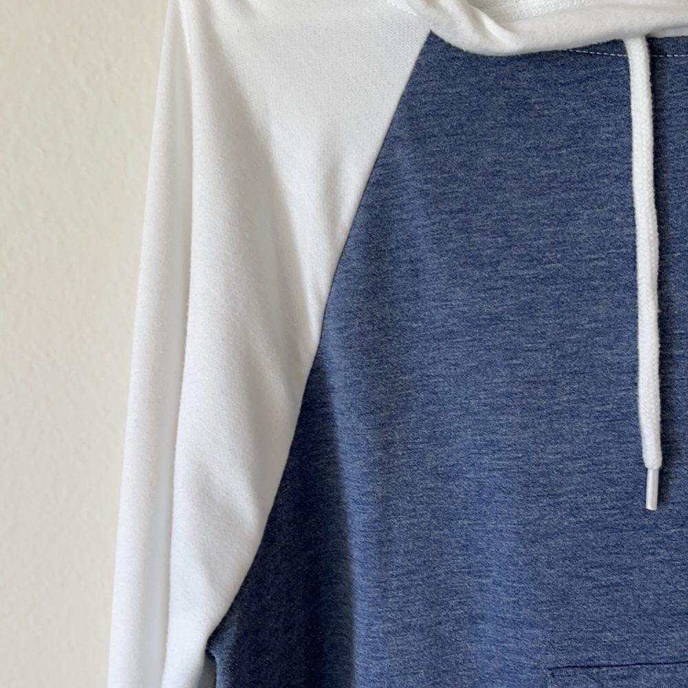 MOSSIMO SUPPLy. Size M . Color white & blue - Picture 4 of 5